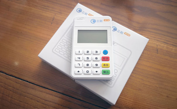 立刷pos机办理养卡八大优势！